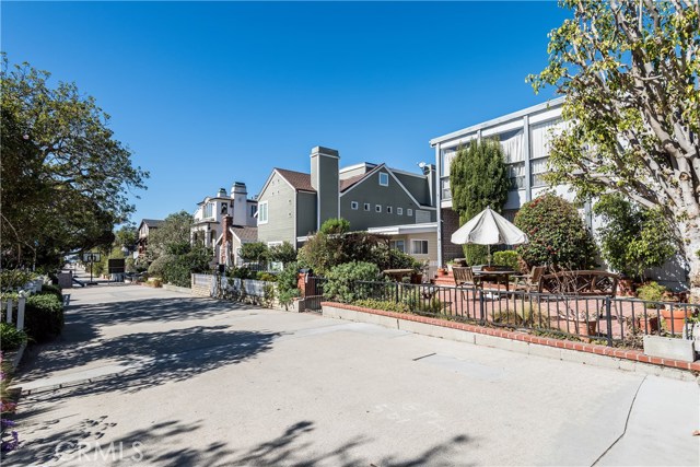 501 8th Street, Manhattan Beach, California 90266, 3 Bedrooms Bedrooms, ,2 BathroomsBathrooms,Residential,Sold,8th,SB18037612