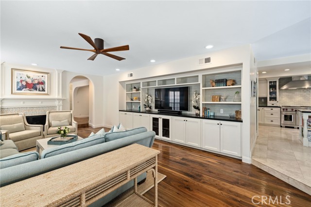 2200 Elm Avenue, Manhattan Beach, California 90266, 4 Bedrooms Bedrooms, ,3 BathroomsBathrooms,Residential,Sold,Elm,SB21076957