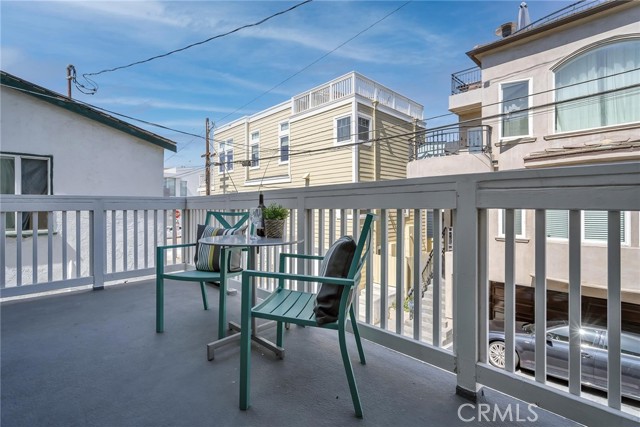 Balcony off kitchen for ease of barbecuing and entertaining.