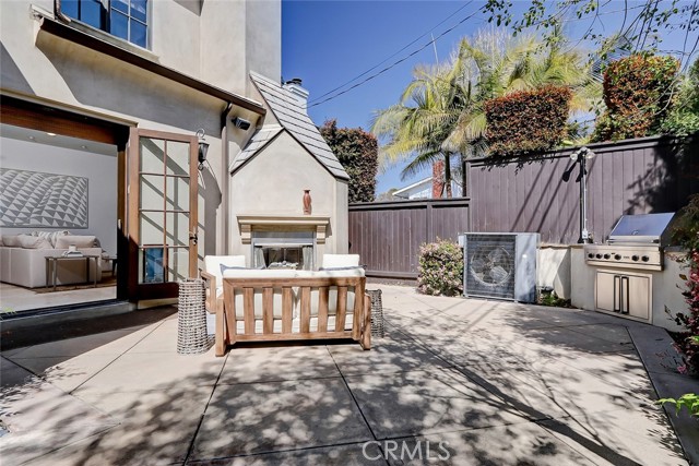 3212 Maple Avenue, Manhattan Beach, California 90266, 5 Bedrooms Bedrooms, ,2 BathroomsBathrooms,Residential,Sold,Maple,SB21060468