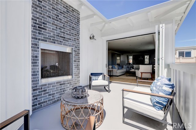 2205 Vista, Manhattan Beach, California 90266, 4 Bedrooms Bedrooms, ,3 BathroomsBathrooms,Residential,Sold,Vista,SB20089456