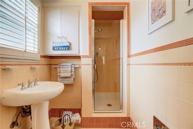 429 20th Street, Manhattan Beach, California 90266, 3 Bedrooms Bedrooms, ,1 BathroomBathrooms,Residential,Sold,20th,SB20228436