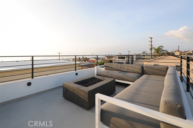 228 28th Court, Hermosa Beach, California 90254, 2 Bedrooms Bedrooms, ,1 BathroomBathrooms,Residential,Sold,28th,SB19117111