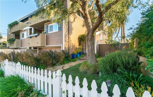 2522 Voorhees Avenue, Redondo Beach, California 90278, 3 Bedrooms Bedrooms, ,2 BathroomsBathrooms,Residential,Sold,Voorhees,SB21051425