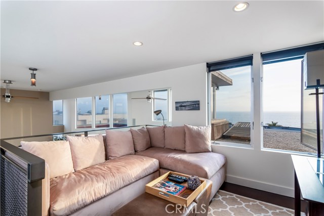 313 20th Place, Manhattan Beach, California 90266, 3 Bedrooms Bedrooms, ,2 BathroomsBathrooms,Residential,Sold,20th,SB18203562