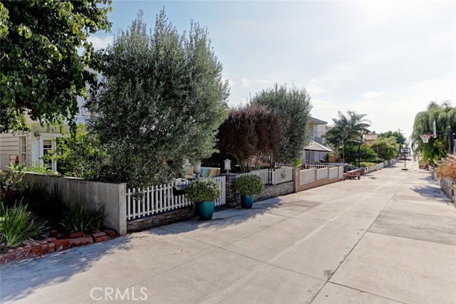 432 9th Street, Manhattan Beach, California 90266, 3 Bedrooms Bedrooms, ,3 BathroomsBathrooms,Residential,Sold,9th,SB17218433