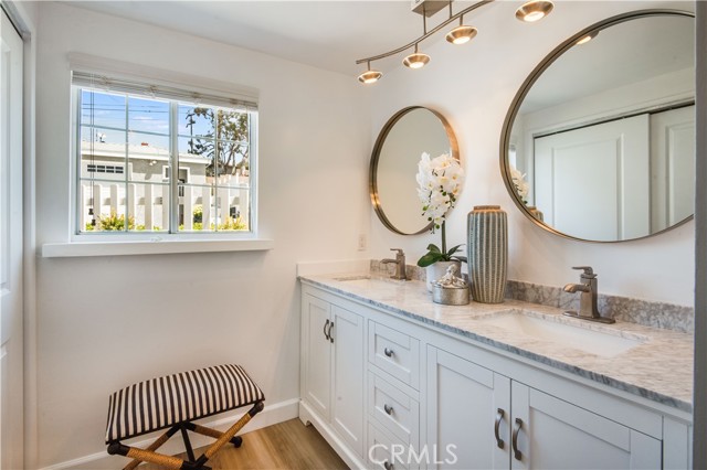 1029 Avenue A, Redondo Beach, California 90277, 3 Bedrooms Bedrooms, ,2 BathroomsBathrooms,Residential,Sold,Avenue A,SB21089960