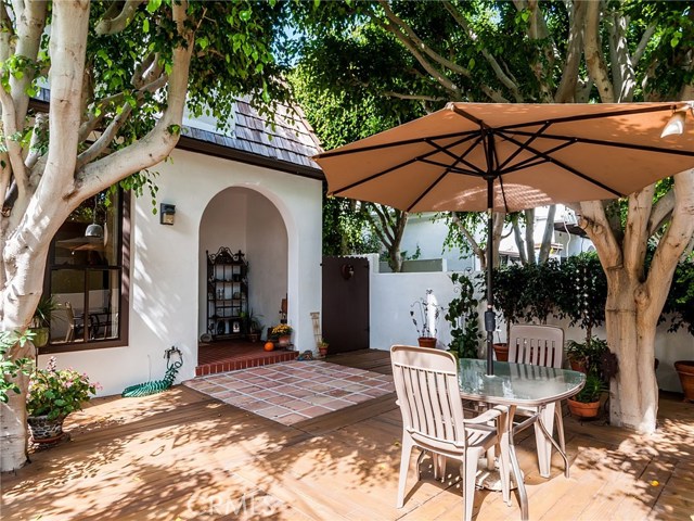 317 Broadway, Redondo Beach, California 90277, 3 Bedrooms Bedrooms, ,2 BathroomsBathrooms,Residential,Sold,Broadway,SB17224085