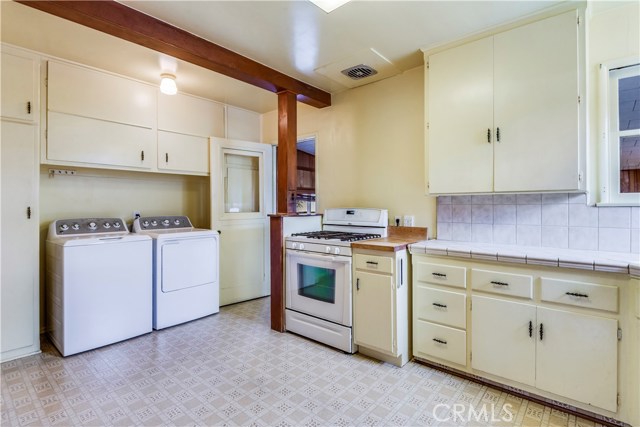 1813 Lynngrove Drive, Manhattan Beach, California 90266, 2 Bedrooms Bedrooms, ,Residential,Sold,Lynngrove,SB18291838