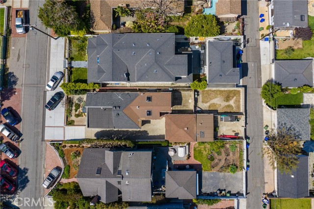 571 33rd Street, Manhattan Beach, California 90266, 2 Bedrooms Bedrooms, ,2 BathroomsBathrooms,Residential,Sold,33rd,SB21059997