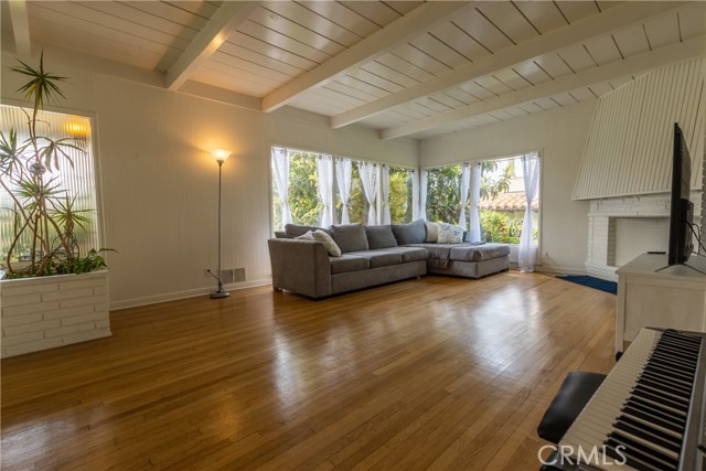 1023 1st Street, Manhattan Beach, California 90266, 2 Bedrooms Bedrooms, ,1 BathroomBathrooms,Residential,Sold,1st,SB21061855