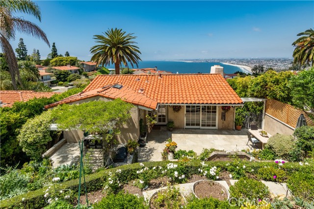 724 Via Del Monte, Palos Verdes Estates, California 90274, 3 Bedrooms Bedrooms, ,2 BathroomsBathrooms,Residential,Sold,Via Del Monte,PV21115903