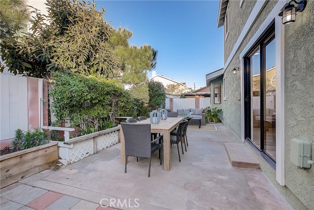 2215 Huntington Lane, Redondo Beach, California 90278, 3 Bedrooms Bedrooms, ,2 BathroomsBathrooms,Residential,Sold,Huntington,PW21010737