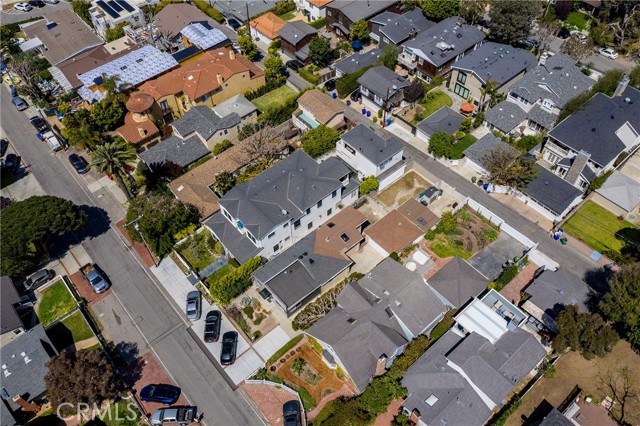 571 33rd Street, Manhattan Beach, California 90266, 2 Bedrooms Bedrooms, ,2 BathroomsBathrooms,Residential,Sold,33rd,SB21059997