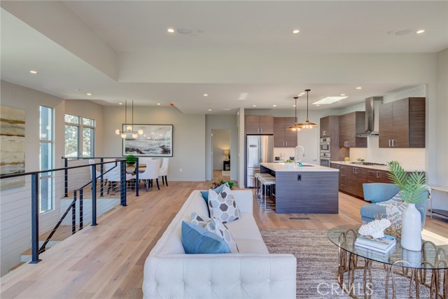 102 Prospect Avenue, Redondo Beach, California 90277, 3 Bedrooms Bedrooms, ,1 BathroomBathrooms,Residential,Sold,Prospect,SB19223229