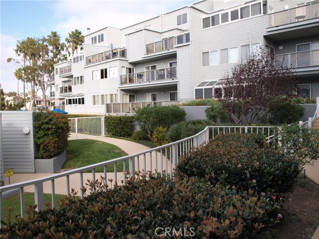 240 The Village, Redondo Beach, California 90277, 1 Bedroom Bedrooms, ,1 BathroomBathrooms,Residential,Sold,The Village,SB17166583