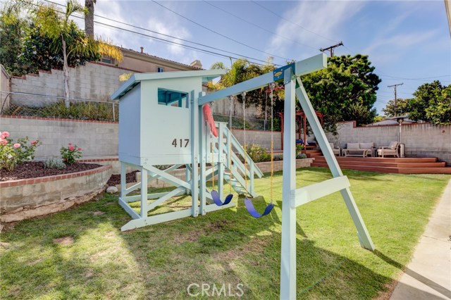 417 Susana Avenue, Redondo Beach, California 90277, 4 Bedrooms Bedrooms, ,2 BathroomsBathrooms,Residential,Sold,Susana,SB20152659