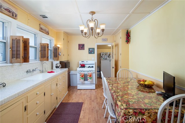 2623 Voorhees Avenue, Redondo Beach, California 90278, 3 Bedrooms Bedrooms, ,1 BathroomBathrooms,Residential,Sold,Voorhees,SB18274134