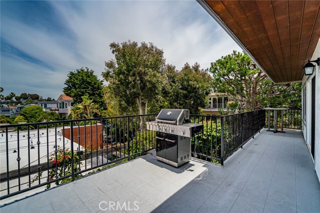 1944 Ardmore Avenue, Manhattan Beach, California 90266, 3 Bedrooms Bedrooms, ,2 BathroomsBathrooms,Residential,Sold,Ardmore,SB20111150