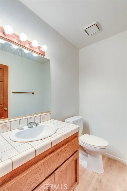 Downstairs 1/2 bathroom