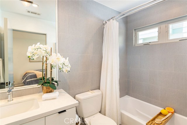 2219 Graham Avenue, Redondo Beach, California 90278, 3 Bedrooms Bedrooms, ,1 BathroomBathrooms,Residential,Sold,Graham,SB19216954