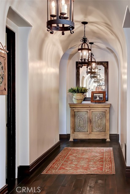 2121 Paseo Del Mar - hallway