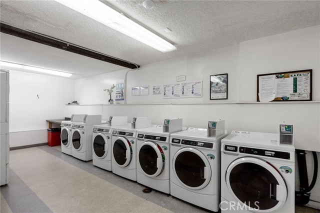 Very clean card laundry area.