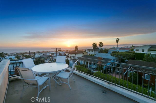 Enjoy the panoramic ocean views from Palos Verdes to Point Dume from the rooftop deck complete with hot tub.