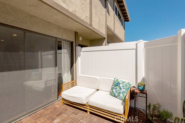1140 Manhattan Beach Boulevard, Manhattan Beach, California 90266, 2 Bedrooms Bedrooms, ,3 BathroomsBathrooms,Residential,Sold,Manhattan Beach,SB17069886