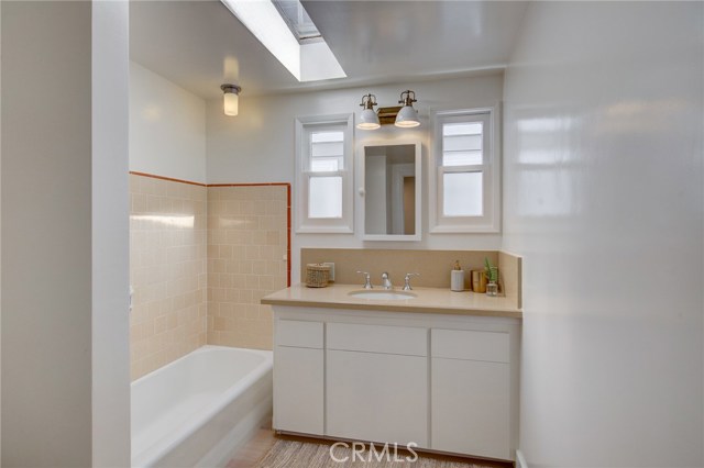 436 1st Street, Manhattan Beach, California 90266, 4 Bedrooms Bedrooms, ,2 BathroomsBathrooms,Residential,Sold,1st,SB20048897