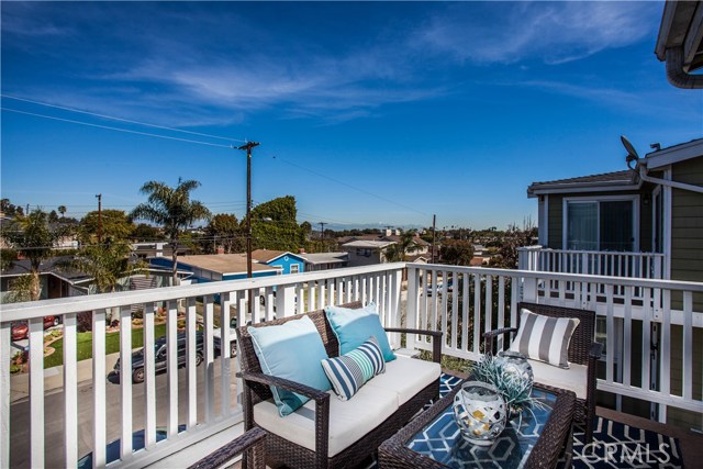 1202 Tennyson Street, Manhattan Beach, California 90266, 3 Bedrooms Bedrooms, ,2 BathroomsBathrooms,Residential,Sold,Tennyson,SB18051146