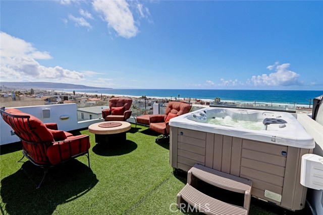 300 28th Street, Hermosa Beach, California 90254, 4 Bedrooms Bedrooms, ,4 BathroomsBathrooms,Residential,Sold,28th,SB18066666