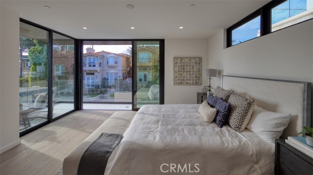 246 30th Street, Hermosa Beach, California 90254, 4 Bedrooms Bedrooms, ,4 BathroomsBathrooms,Residential,Sold,30th,SB19212204