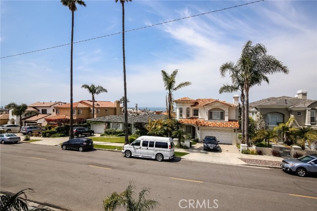 504 Gertruda Avenue, Redondo Beach, California 90277, 4 Bedrooms Bedrooms, ,2 BathroomsBathrooms,Residential,Sold,Gertruda,SB17182771