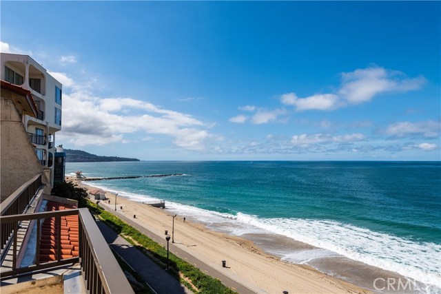 535 Esplanade, Redondo Beach, California 90277, 2 Bedrooms Bedrooms, ,1 BathroomBathrooms,Residential,Sold,Esplanade,SB19065823