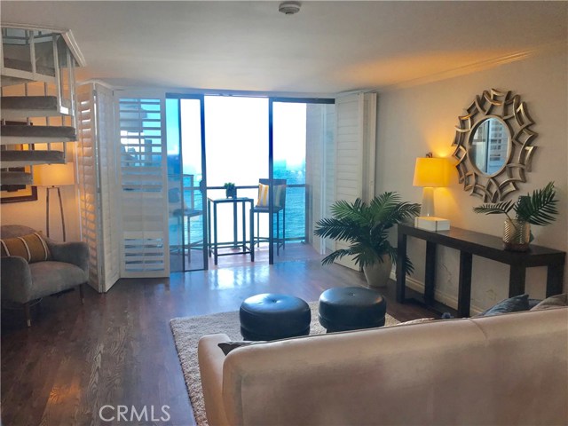 531 Esplanade, Redondo Beach, California 90277, 2 Bedrooms Bedrooms, ,3 BathroomsBathrooms,Residential,Sold,Esplanade,SB19000040