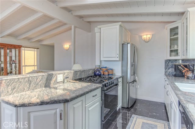 1617 Raymond Avenue, Hermosa Beach, California 90254, 3 Bedrooms Bedrooms, ,2 BathroomsBathrooms,Residential,Sold,Raymond,SB18188641