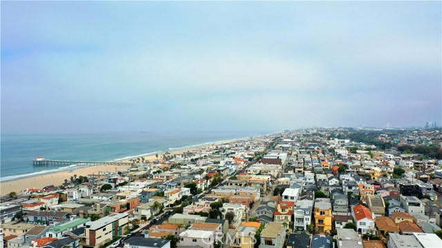 329 4th Street, Manhattan Beach, California 90266, 3 Bedrooms Bedrooms, ,2 BathroomsBathrooms,Residential,Sold,4th,SB20090773