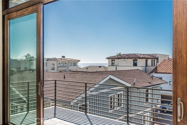 2131 Hermosa Avenue, Hermosa Beach, California 90254, 4 Bedrooms Bedrooms, ,4 BathroomsBathrooms,Residential,Sold,Hermosa,SB19016177