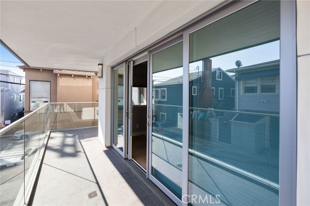 319 34th Place, Manhattan Beach, California 90266, 3 Bedrooms Bedrooms, ,3 BathroomsBathrooms,Residential,Sold,34th,PV21029643