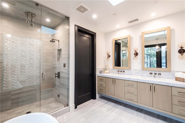 2009 Pine Avenue, Manhattan Beach, California 90266, 5 Bedrooms Bedrooms, ,2 BathroomsBathrooms,Residential,Sold,Pine,SB19000193