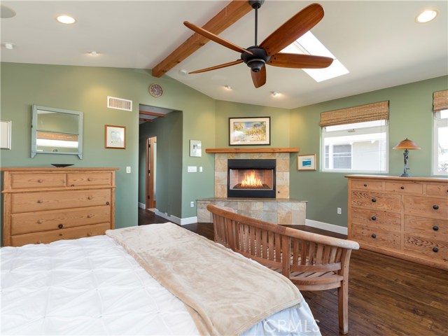 1158 8th Street, Hermosa Beach, California 90254, 3 Bedrooms Bedrooms, ,1 BathroomBathrooms,Residential,Sold,8th,SB20088189