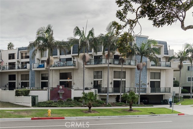 420 Esplanade, Redondo Beach, California 90277, 3 Bedrooms Bedrooms, ,2 BathroomsBathrooms,Residential,Sold,Esplanade,SB17257149