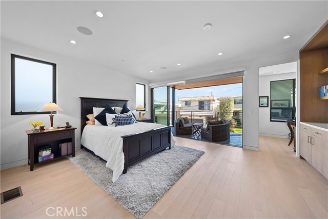 733 12th Street, Manhattan Beach, California 90266, 5 Bedrooms Bedrooms, ,6 BathroomsBathrooms,Residential,Sold,12th,SB21089898