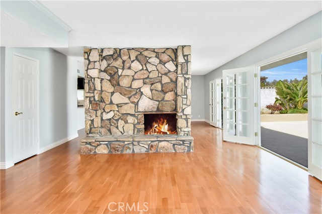 Living Room with fireplace