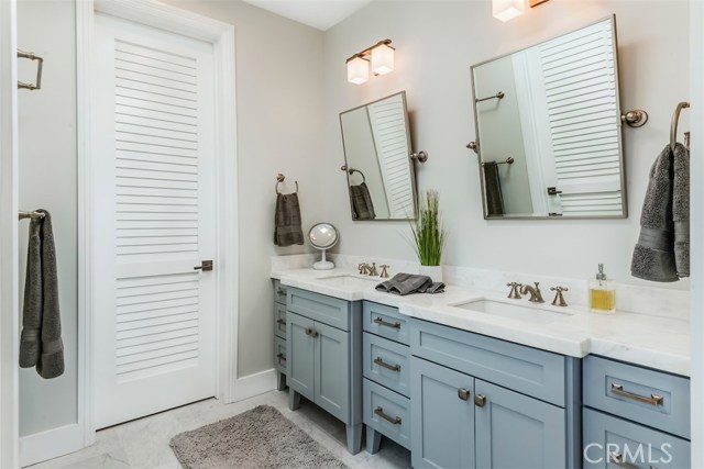 2113 Chestnut Avenue, Manhattan Beach, California 90266, 5 Bedrooms Bedrooms, ,5 BathroomsBathrooms,Residential,Sold,Chestnut,SB20195476