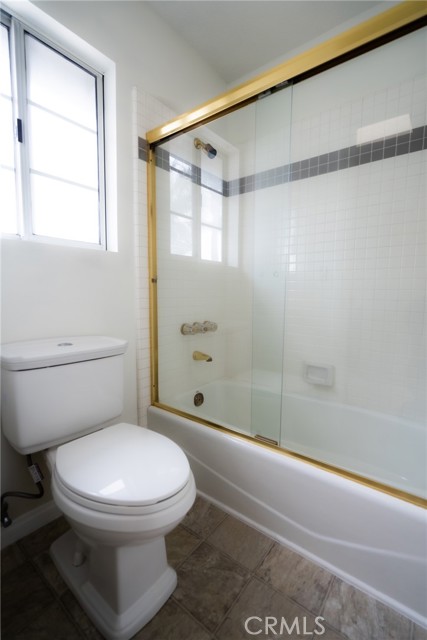 Hall bath upstairs