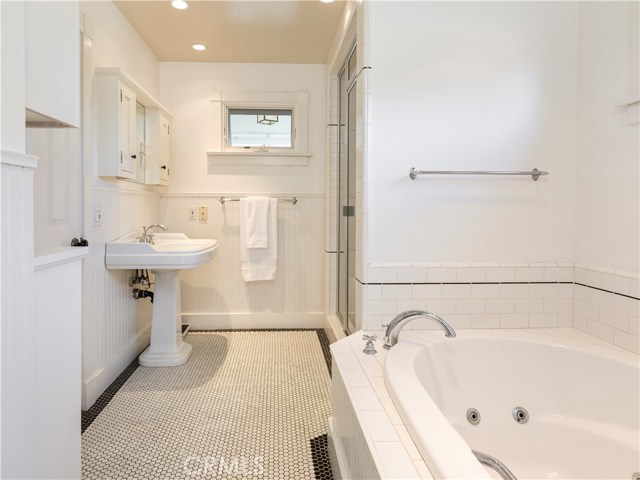 2713 Oak Avenue, Manhattan Beach, California 90266, 4 Bedrooms Bedrooms, ,2 BathroomsBathrooms,Residential,Sold,Oak,SB19125153