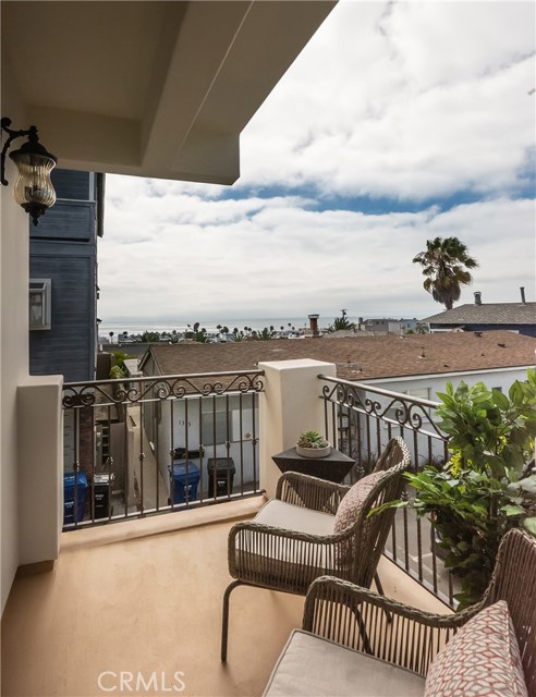 1220 Sunset Drive, Hermosa Beach, California 90254, 3 Bedrooms Bedrooms, ,3 BathroomsBathrooms,Residential,Sold,Sunset,SB20146325