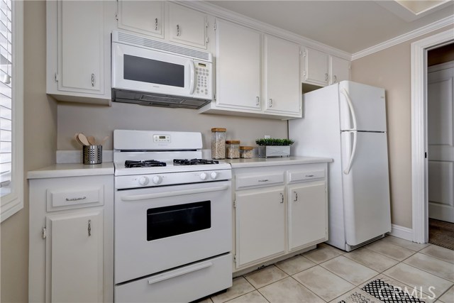 Great white kitchen!
